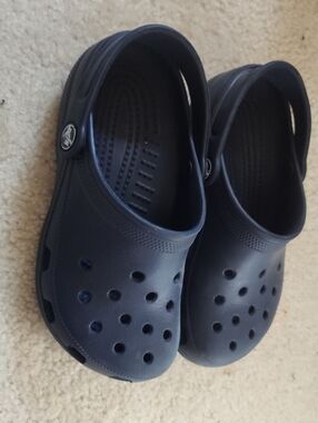 Sz 2 Crocs Kids Navy Blue Clog Shoes - Classic Comfort